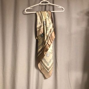 scarf/hair accessory